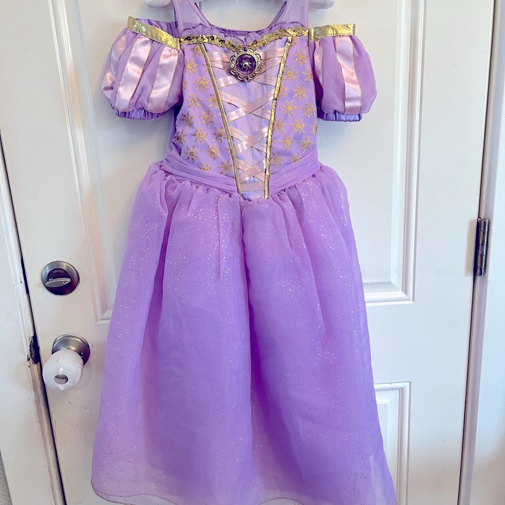 Gorgeous Authentic Disney store deluxe Rapunzel dress 5/6